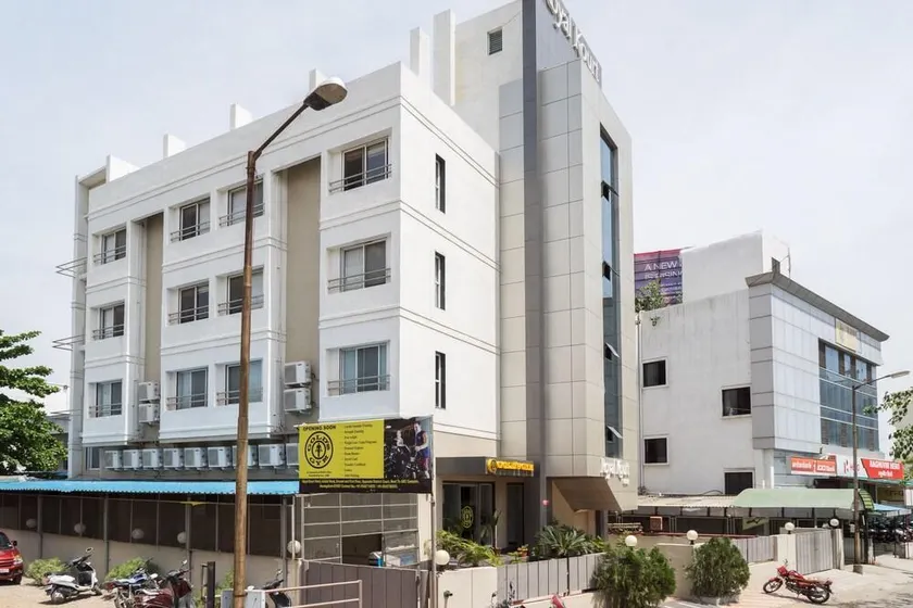 Hotel Royal Kourt - Image 1