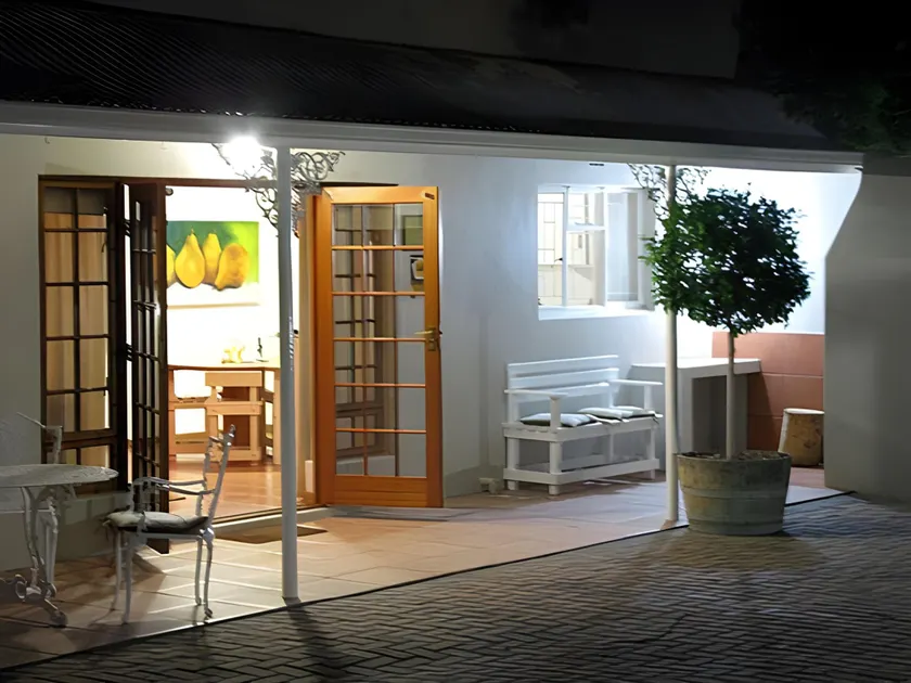 Montagu Four Seasons - Image 1