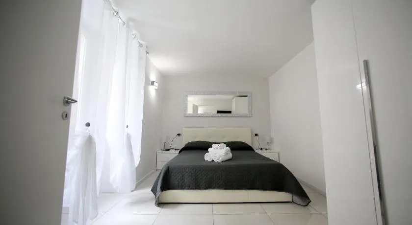 Live Naples - Image 1