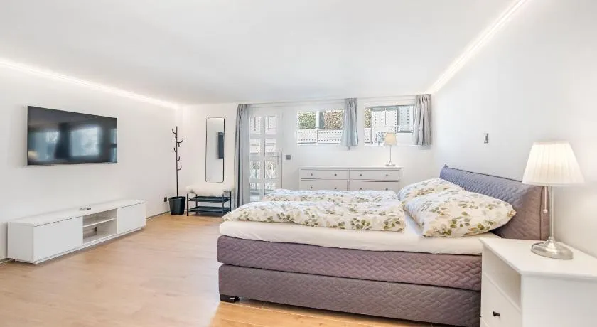 Completely renovated, furnished studio with plenty of comfort - Image 1