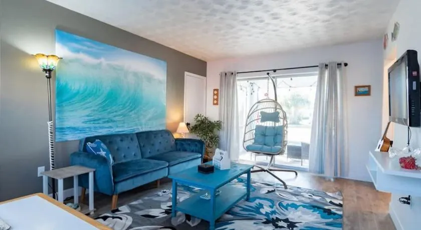 1BR Steps From Beach Heart of Cocoa Beach - Image 1
