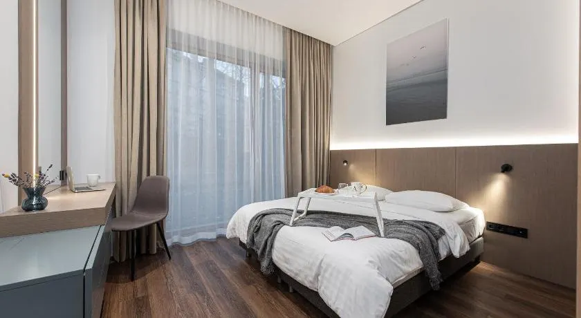 New Bastion Life Apartments w- Free Garage Prkg & Self Check-in I cohost - Image 1