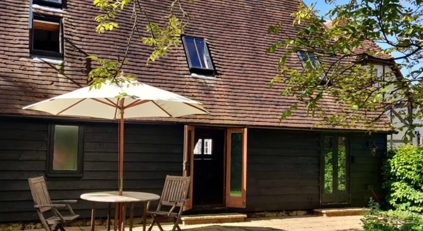 Cosy listed barn in peaceful country village - Image 1