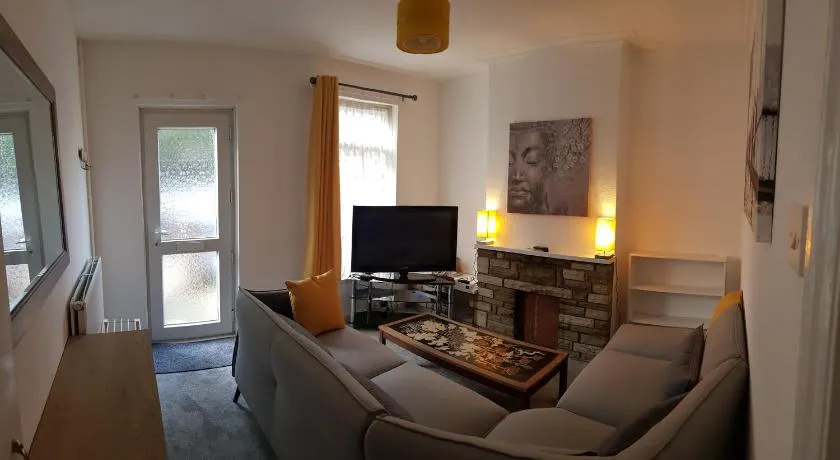 Stylish living with considered workspace - Image 1