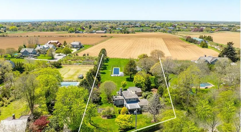 Classic Wainscott East Hampton Home - Image 1
