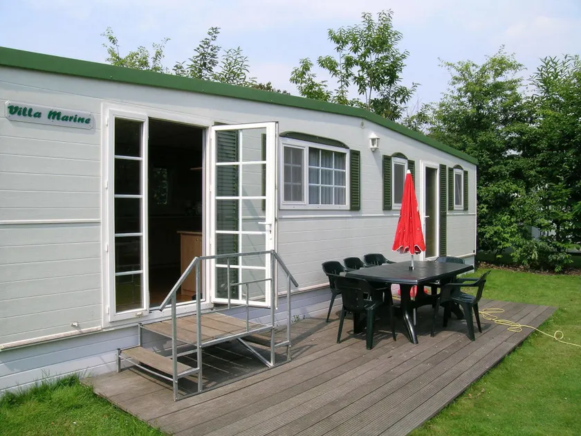 Entrancing chalet with terrace in the surroundings of Turnhout - Image 1