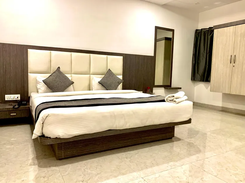 Hotel Anmol Era - Image 1