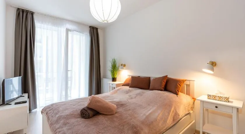 Modern & Newly built apartment with private garage - Image 1