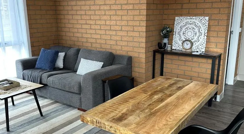 LBarza Stylish New One Bedroom Apartment - Image 1