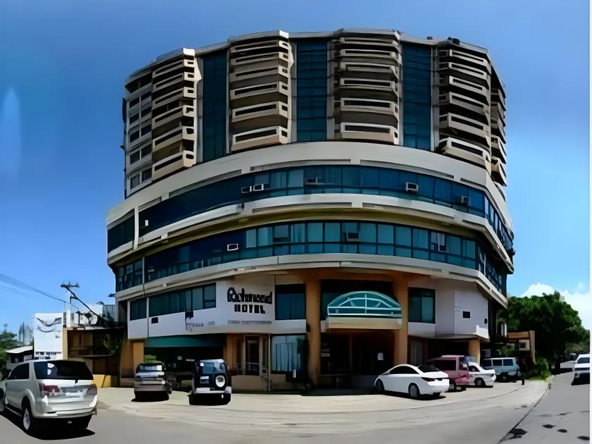 Richmond Plaza Hotel - Image 1