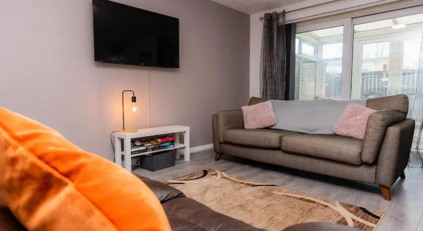 The Wheelhouse, 3 bed sleeps 6, Parking and wi-fi - Image 1