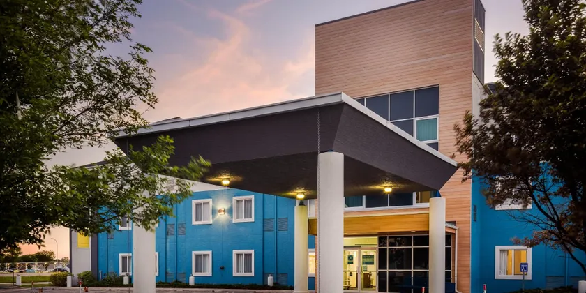 Prairie Crest Medicine Hat by IHG - Image 1