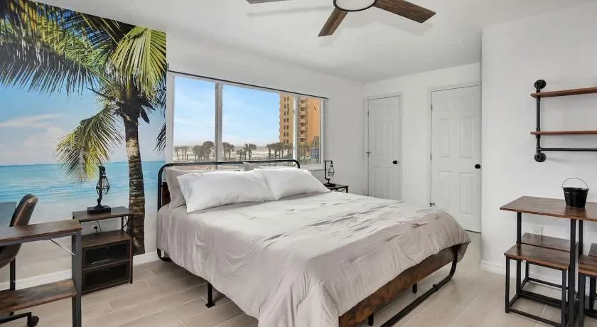 Breathtaking King Suite #9 Steps to Daytona Beach - Image 1