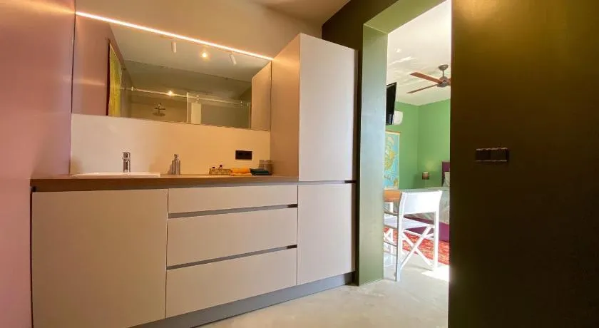 FinIQ Boutiq Studios - Image 1