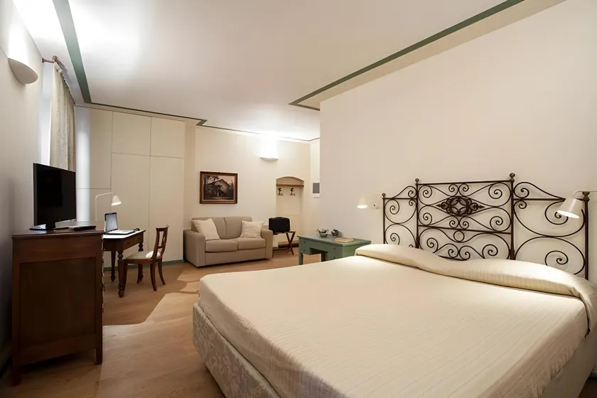 Borromeo Rooms Bed & Living - Image 1