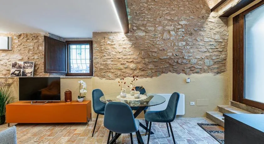 GuestHost - Suite on the RIVER Apartment - Image 1