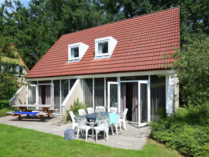 Comfortable bungalow for a group - Image 1