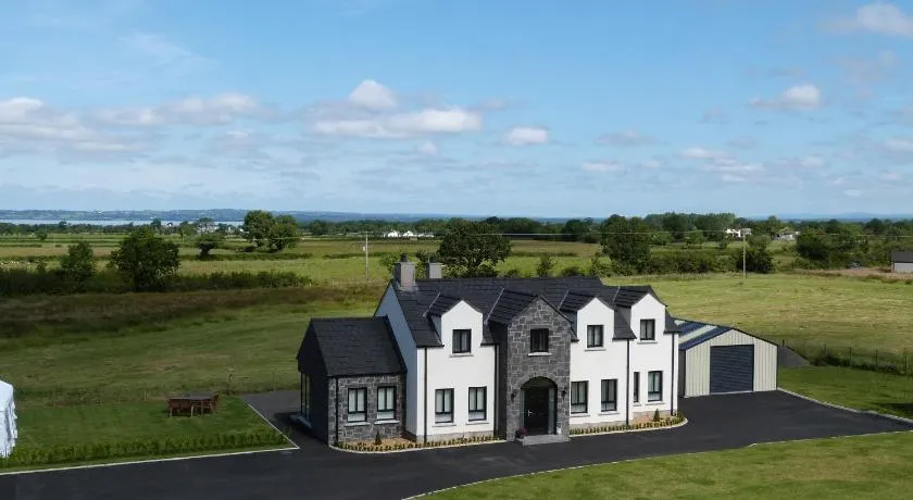 Boutique Country House Aldergrove - Image 1
