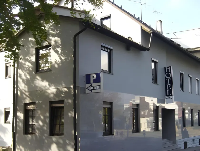 City Hotel - Image 1