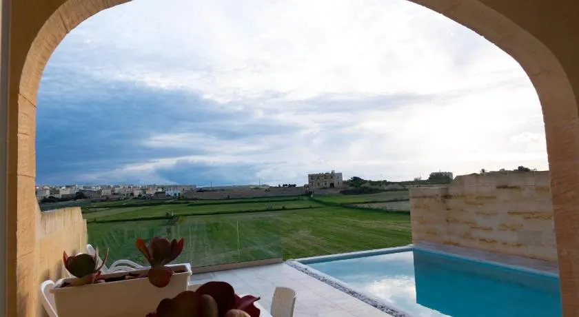 Inni Holiday Home with Infinity Pool - Image 1