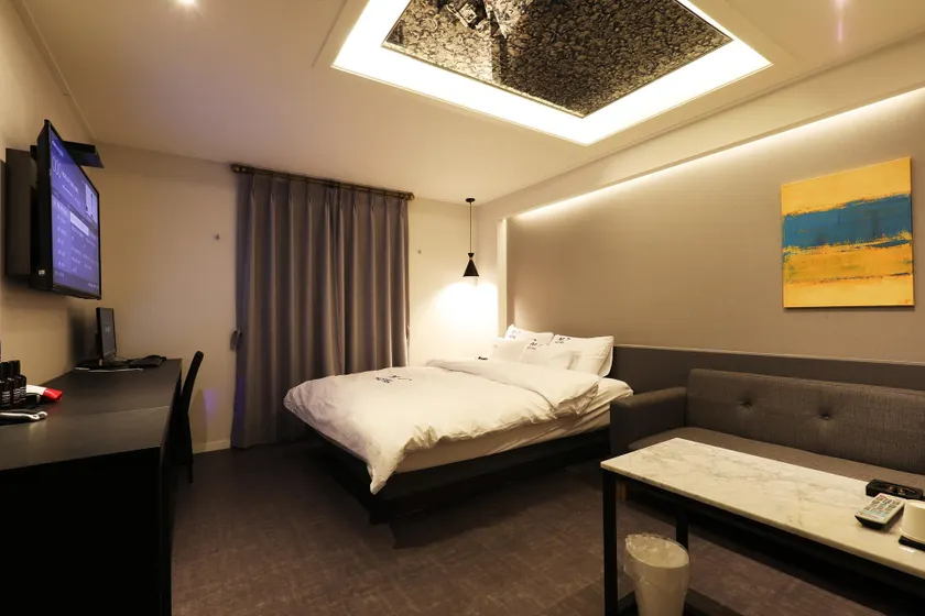 Yongin M7 Hotel - Image 1