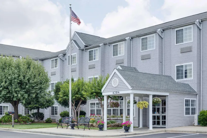 Microtel Inn & Suites by Wyndham Greensboro - Image 1