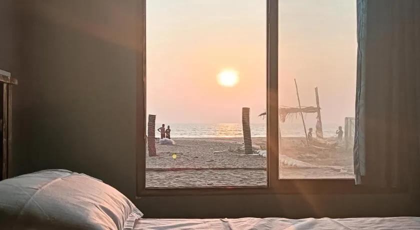 Lakshika beach resort - Image 1