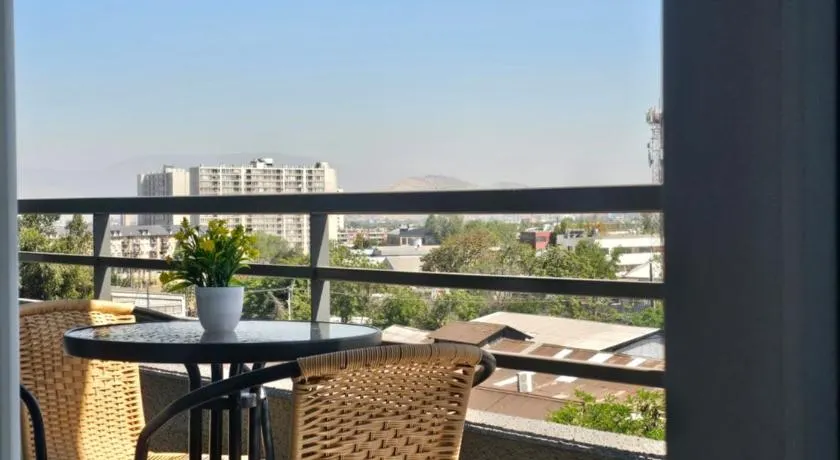 Departamento Entero en Santigo centro, con piscina, a pasos del Parque de Los Reyes y Barrio Yungay FACTURABLE - Image 1