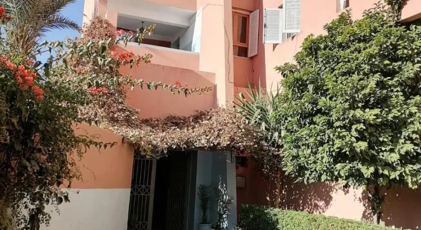 Julie's AIRPORT Apartment - Image 1