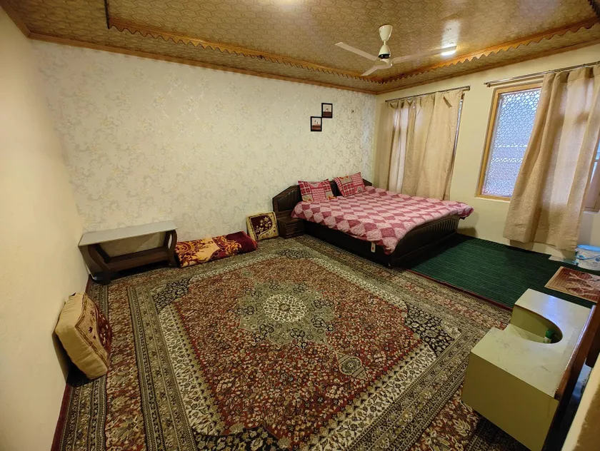 Green House with kitchen - Image 1