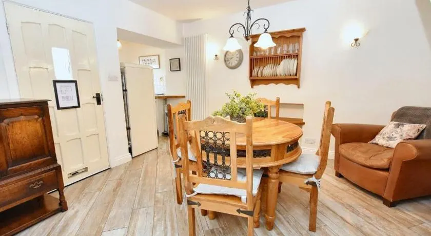 Bowland Breaks - Cobble View Cottage Cosy Retreat, Parking, Near Wedding Venues, Village Location with 3 great pubs - Image 1