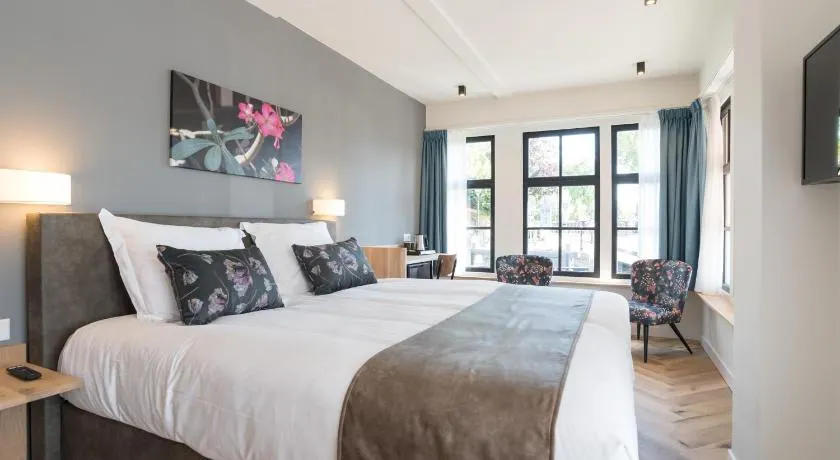 Hof van Holland Hotel - Image 1