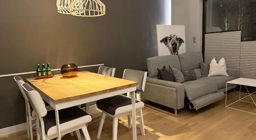 Premium Tolkiena House Mokotów 2- bedrooms & living room, terrace with garden, free underground parking & free high-speed Wi-Fi - Image 1