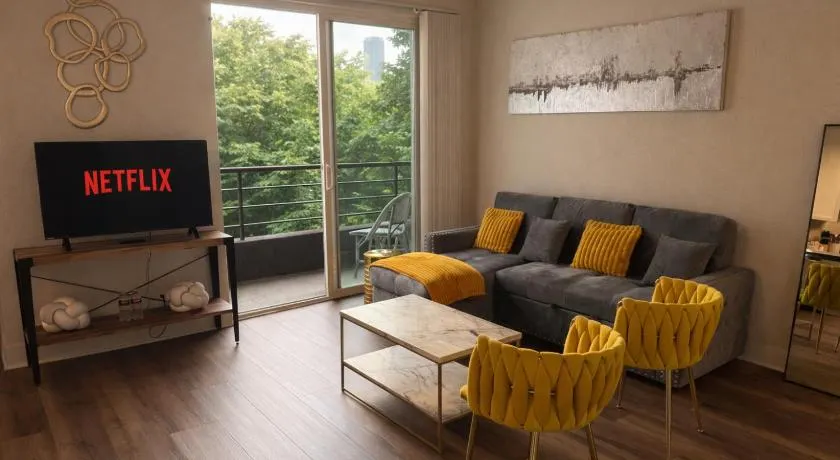 1 Bedroom 1 bathroom Pool View Balcony Kitchen Free Parking - Image 1