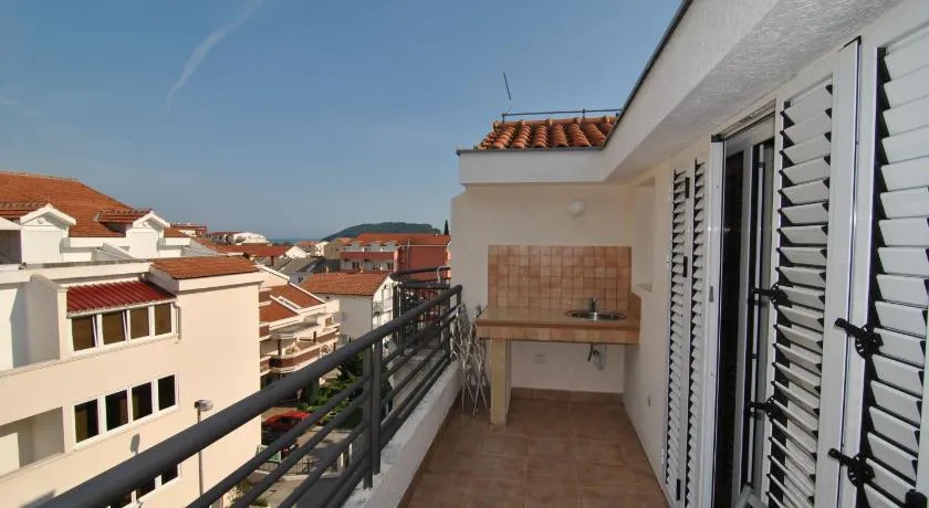 Rossa Apartments - Image 1