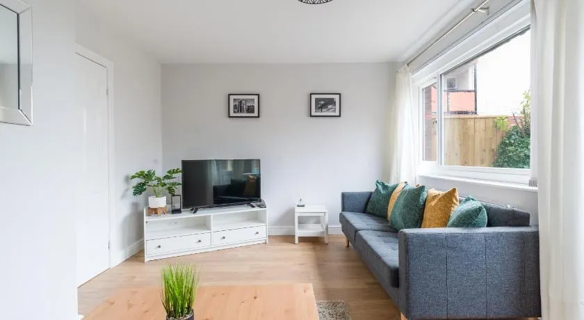Howick House - Large 3 bedroom house, Gosforth - Image 1