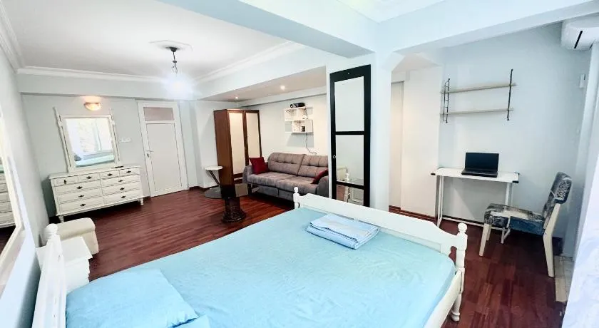 Stylish&Luxury Flat with Garden Close to Sea - Image 1