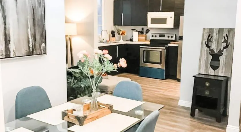 Gaslamp 2BR Suite Free Parking Convention Walk - Image 1