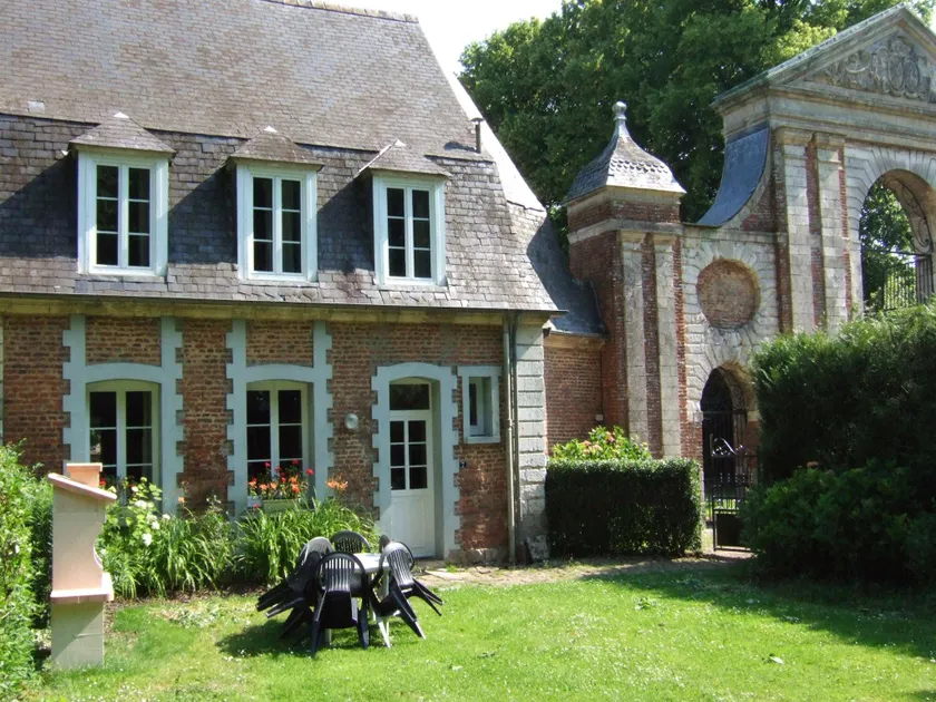 House near Merlimont-Plage and historic abbey - Image 1