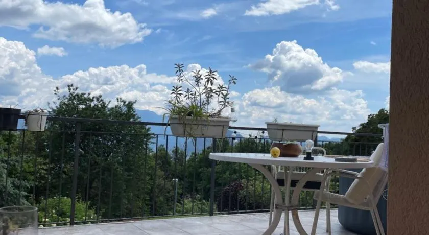Happy house with terrace lake and mountain view - Image 1