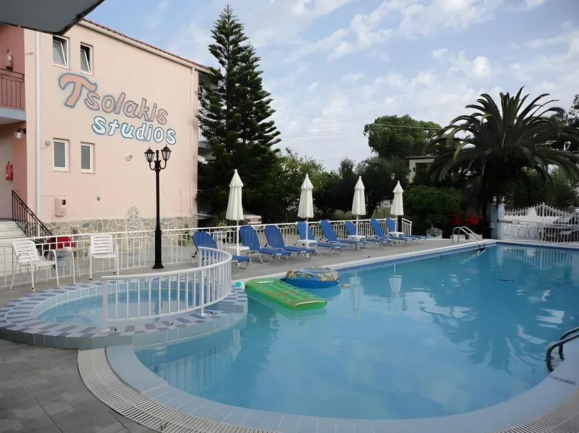Tsolakis Studios & Apartments - Image 1