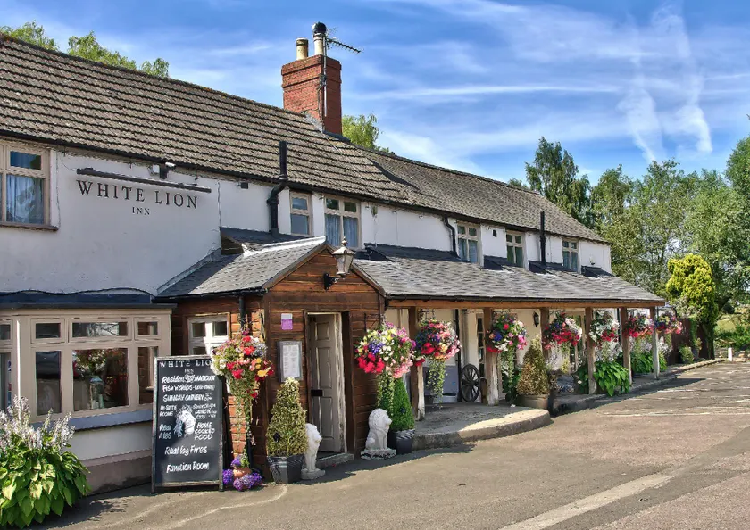 The White Lion Inn - Image 1