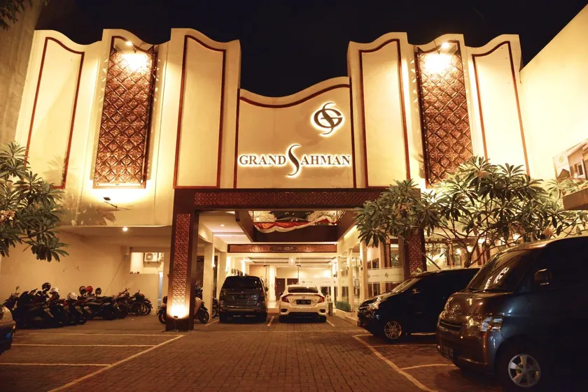 Grand Sahman Hotel - Image 1