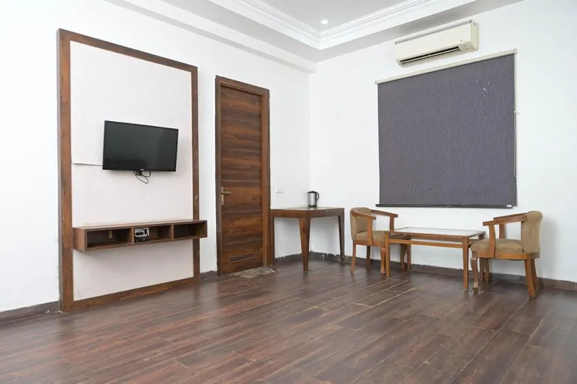 Dev Sagar Hotel & Restaurant - Image 1