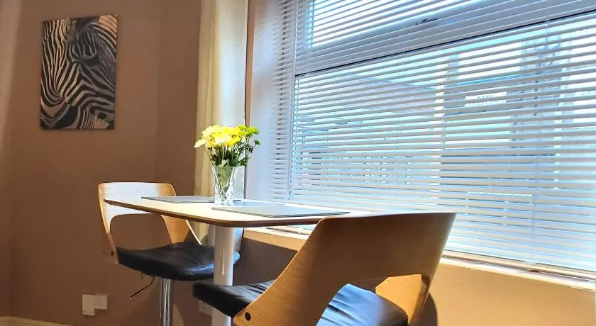 Cosy Stays Daybrook - Image 1