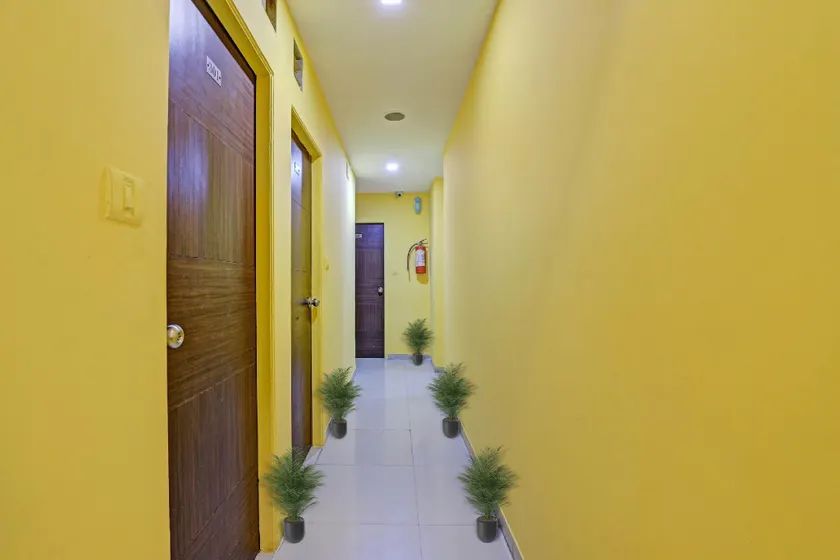 Hotel Kings Court - Image 1