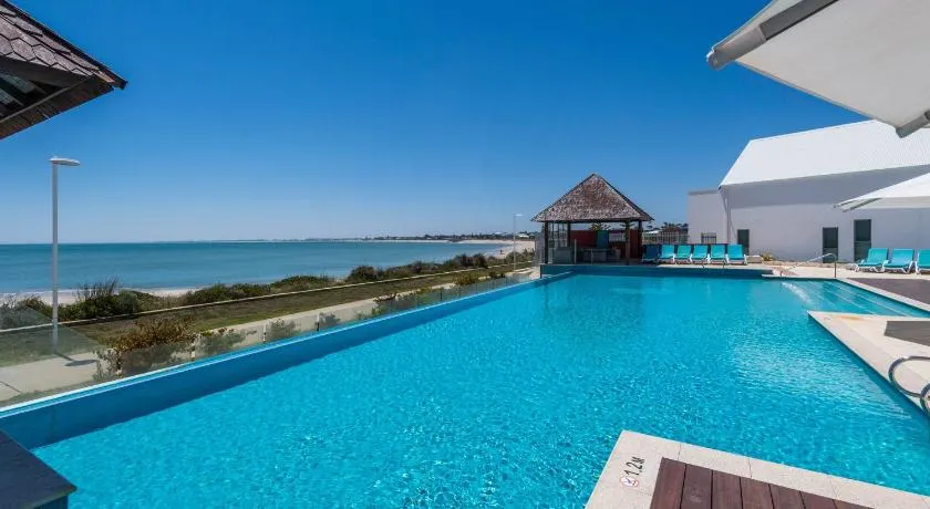 5 Star Mandurah Beach Exclusive Apt - Image 1