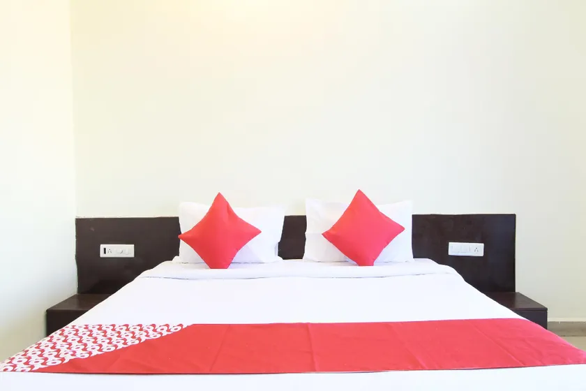 OYO Flagship 39396 Hotel Mayur - Image 1