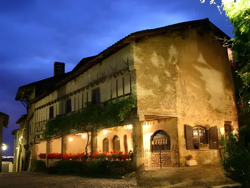 Hostellerie du Vieux Pérouges - Image 1