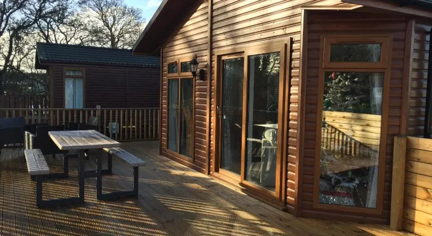 The Warwick lodge - Image 1